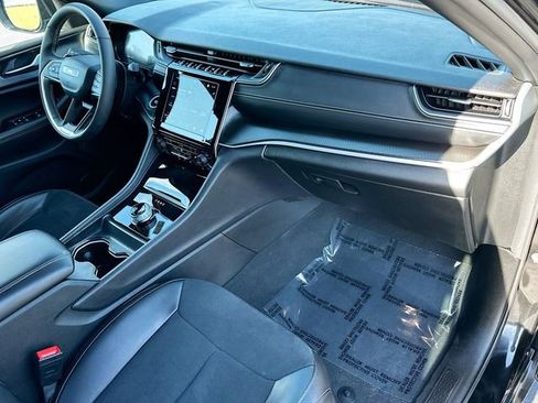 Used 2024 Jeep Grand Cherokee Altitude image 28