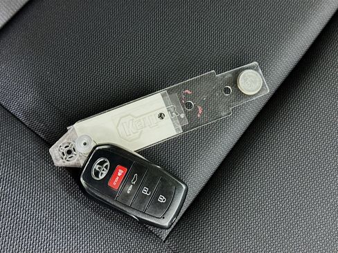 Used 2023 Toyota Corolla LE image 33