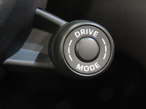 Certified 2026 Porsche Macan AWD/4WD image 22