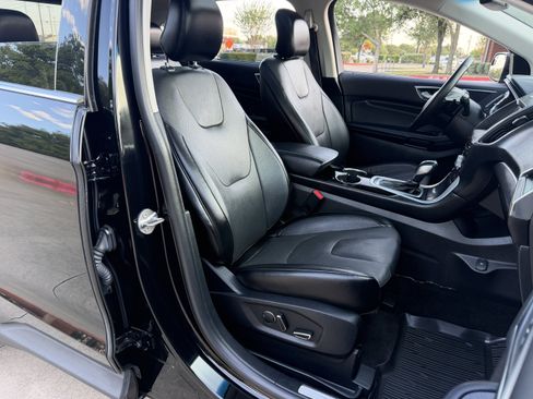 Used 2018 Ford Edge Titanium w/ Equipment Group 301A AWD/4WD image 10