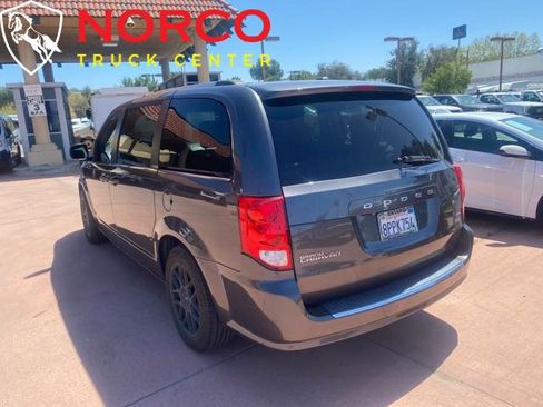 Used 2018 Dodge Grand Caravan SXT image 4