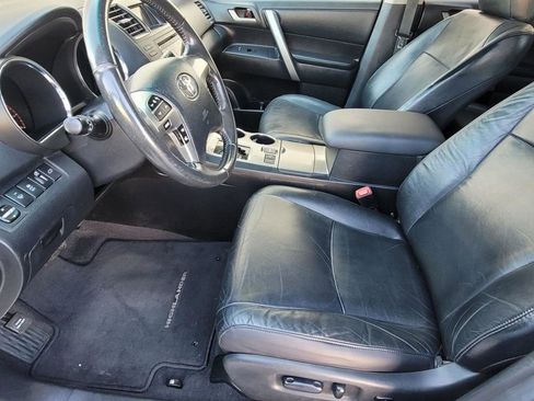 Used 2011 Toyota Highlander SE image 6