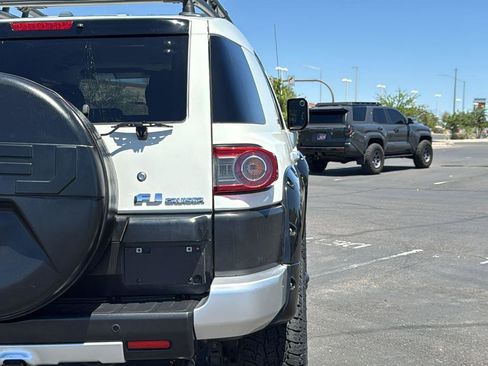 Used 2014 Toyota FJ Cruiser 4WD w/ Upgrade Package image 8