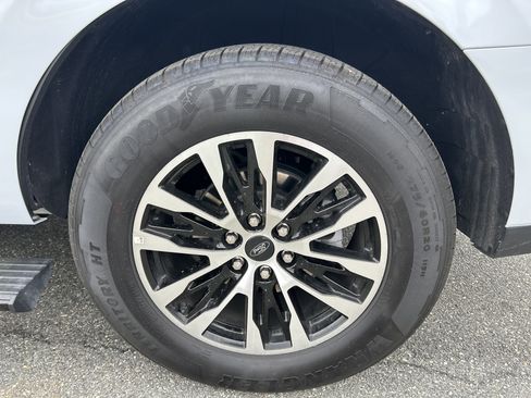 Used 2025 Ford Expedition Platinum image 18