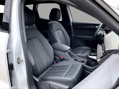 Used 2024 Audi Q4 e-tron Prestige AWD/4WD image 9