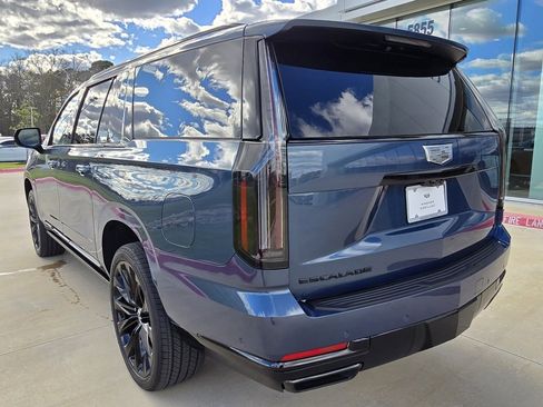 New 2026 Cadillac Escalade ESV Platinum Sport w/ LPO, ONYX Package image 4