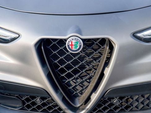 Used 2019 Alfa Romeo Stelvio Quadrifoglio image 81