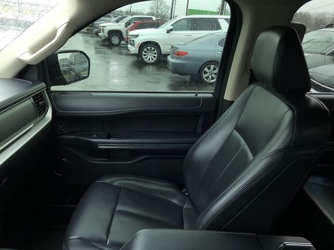 Used 2023 Ford Expedition XLT image 25