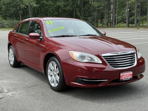 Used 2011 Chrysler 200 Touring FWD image 3