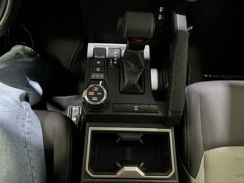 Certified 2024 Toyota Tacoma TRD Off-Road AWD/4WD image 20