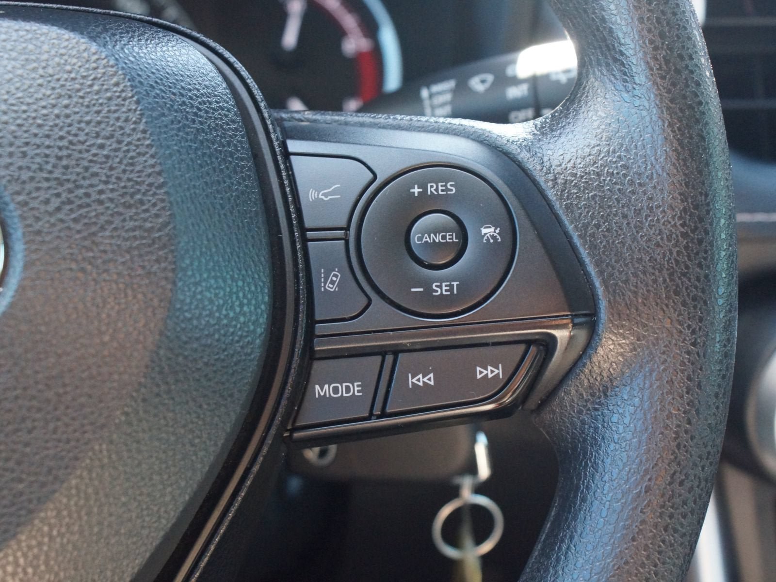 Used 2024 Toyota RAV4 LE FWD image 9