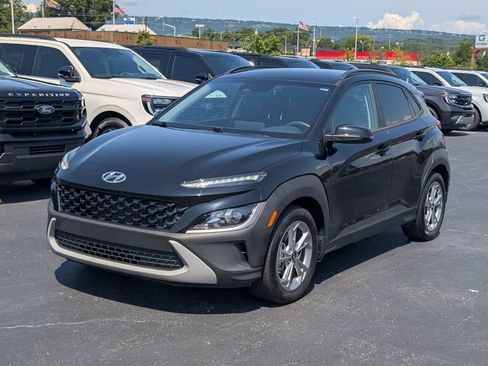 Used 2023 Hyundai Kona SEL FWD image 3