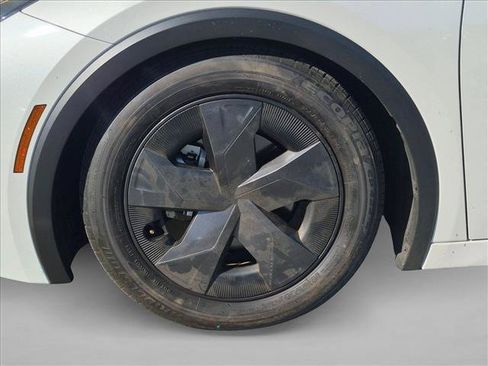 Used 2025 Toyota Prius LE FWD image 22