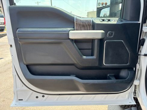 Used 2019 Ford F250 Lariat w/ Lariat Ultimate Package AWD/4WD image 15