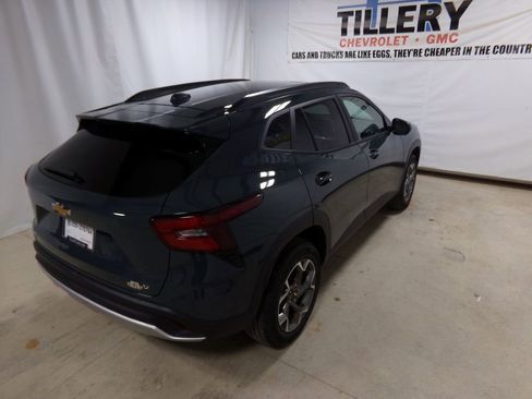 New 2025 Chevrolet Trax LT w/ Driver Confidence Package image 6