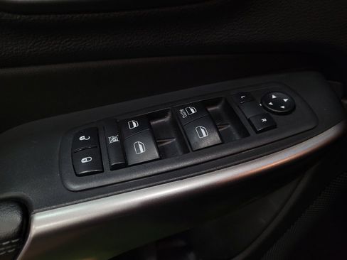 Used 2019 Jeep Cherokee Latitude w/ Popular Appearance Group AWD/4WD image 27