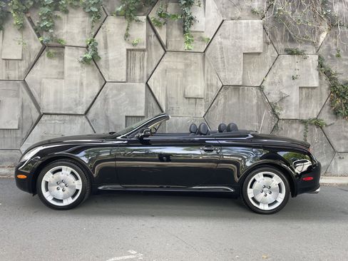 Used 2002 Lexus SC 430 Convertible image 2