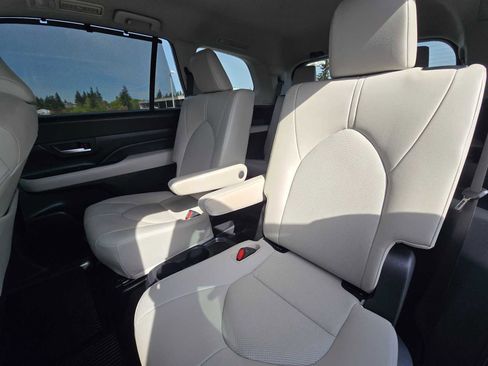 Certified 2024 Toyota Grand Highlander AWD image 17