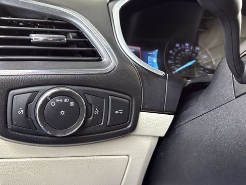 Certified 2018 Ford Edge Titanium w/ Technology Package image 18