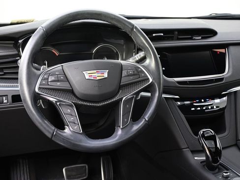Certified 2024 Cadillac XT5 Sportv w/ LPO, Floor Liner Package AWD/4WD image 9