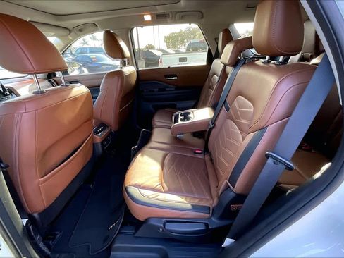 Used 2023 Nissan Pathfinder Platinum w/ Cargo Package image 25