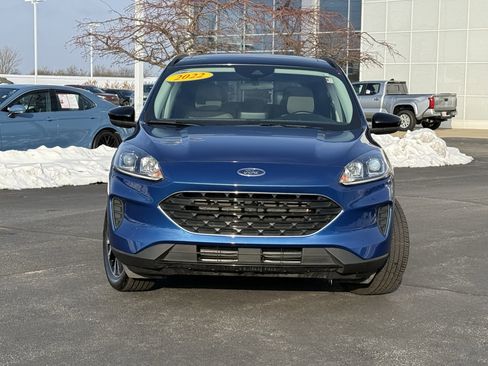 Used 2022 Ford Escape SE w/ SE Sport Appearance Package image 2