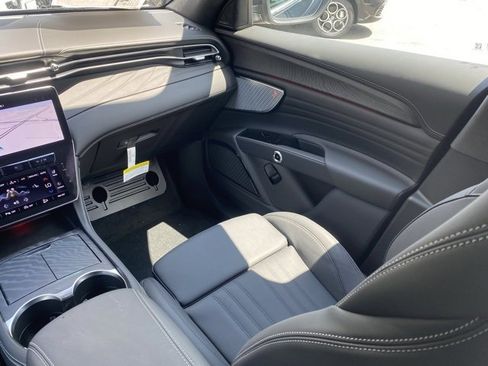 New 2025 Maserati Grecale GT image 44