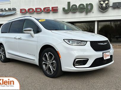 Used 2024 Chrysler Pacifica Pinnacle w/ Trailer Tow Group