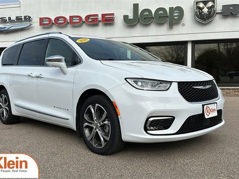Used 2024 Chrysler Pacifica Pinnacle w/ Trailer Tow Group image 1