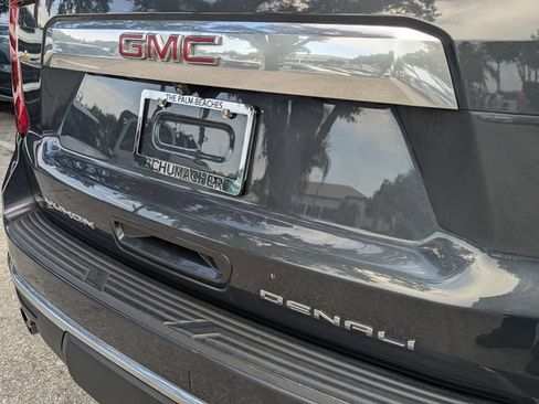 Used 2022 GMC Yukon XL Denali AWD/4WD image 9