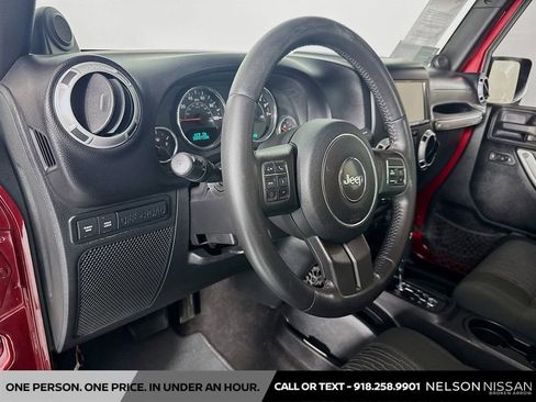 Used 2012 Jeep Wrangler Unlimited Rubicon w/ Dual Top Group AWD/4WD image 9