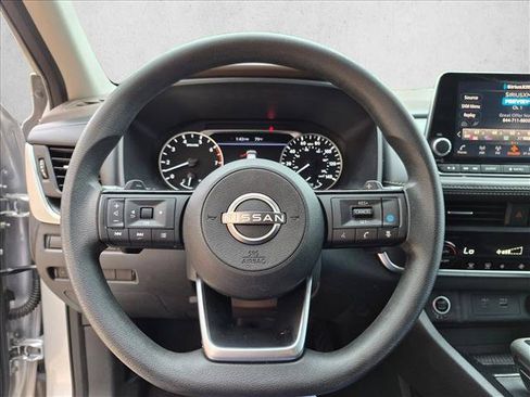Used 2023 Nissan Rogue SV FWD image 12