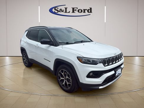 Used 2025 Jeep Compass Limited AWD/4WD image 11