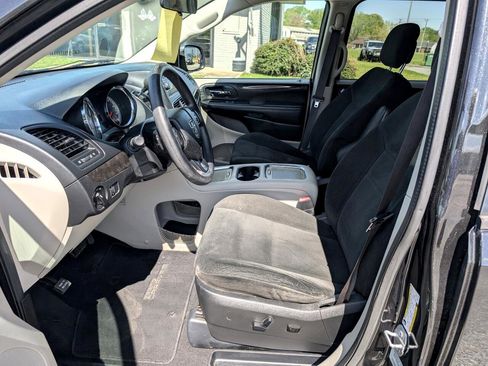 Used 2015 Dodge Grand Caravan SXT image 13