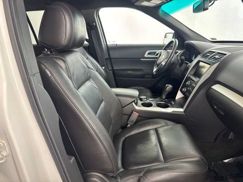 Used 2014 Ford Explorer XLT w/ Equipment Group 202A AWD/4WD image 25