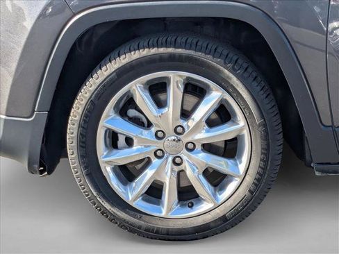 Used 2017 Jeep Cherokee Limited FWD image 27