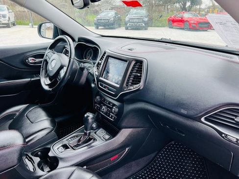 Used 2019 Jeep Cherokee Trailhawk image 17