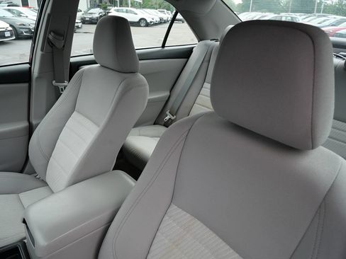 Used 2015 Toyota Camry LE FWD image 10