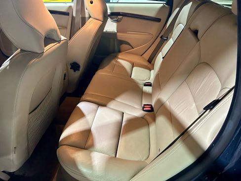 Used 2012 Volvo XC70 3.2 image 19