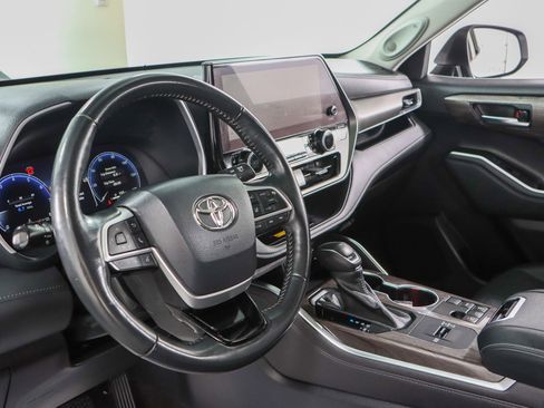 Used 2023 Toyota Highlander Limited image 23