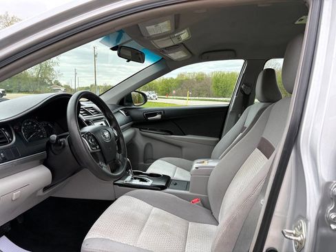 Used 2014 Toyota Camry LE FWD image 4