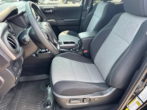 Used 2023 Toyota Tacoma TRD Sport w/ Technology Package AWD/4WD image 7