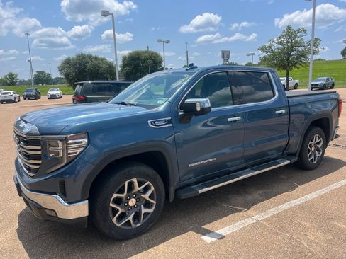 Used 2024 GMC Sierra 1500 SLT w/ SLT Premium Plus Package AWD/4WD image 3