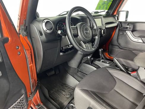 Used 2014 Jeep Wrangler Unlimited Sahara w/ Dual Top Group AWD/4WD image 3