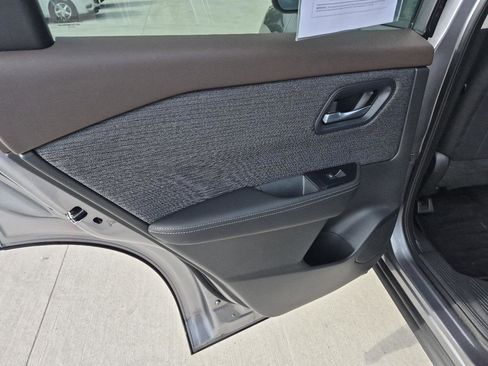 Used 2022 Nissan Rogue SV AWD/4WD image 11