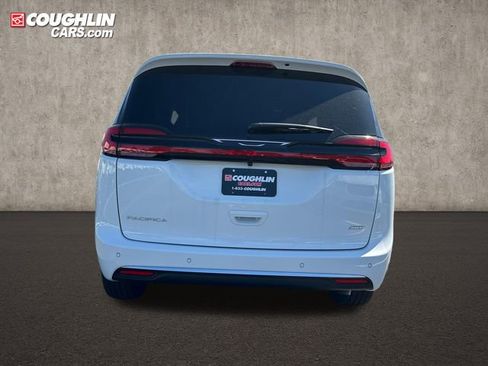 New 2027 Chrysler Pacifica Select AWD/4WD image 6