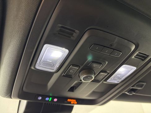 Used 2023 Chevrolet Suburban Premier image 26