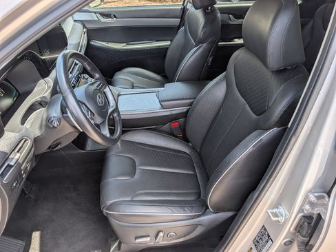 Used 2024 Hyundai Palisade SEL FWD image 2