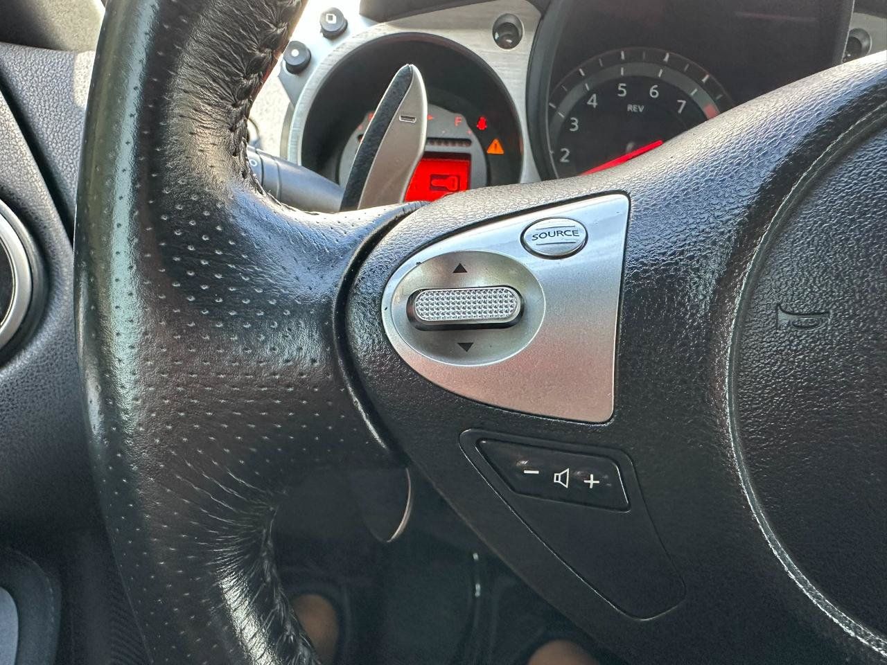 Used 2014 Nissan 370Z Coupe RWD image 32
