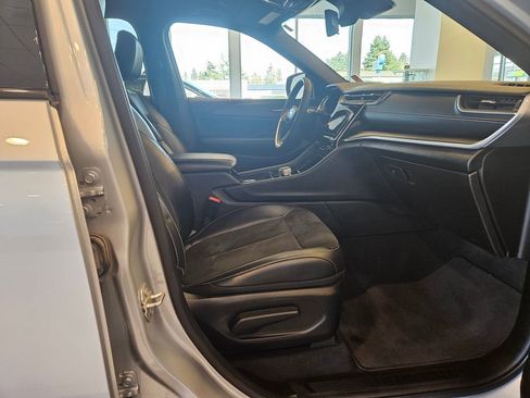 Used 2024 Jeep Grand Cherokee L Laredo image 24